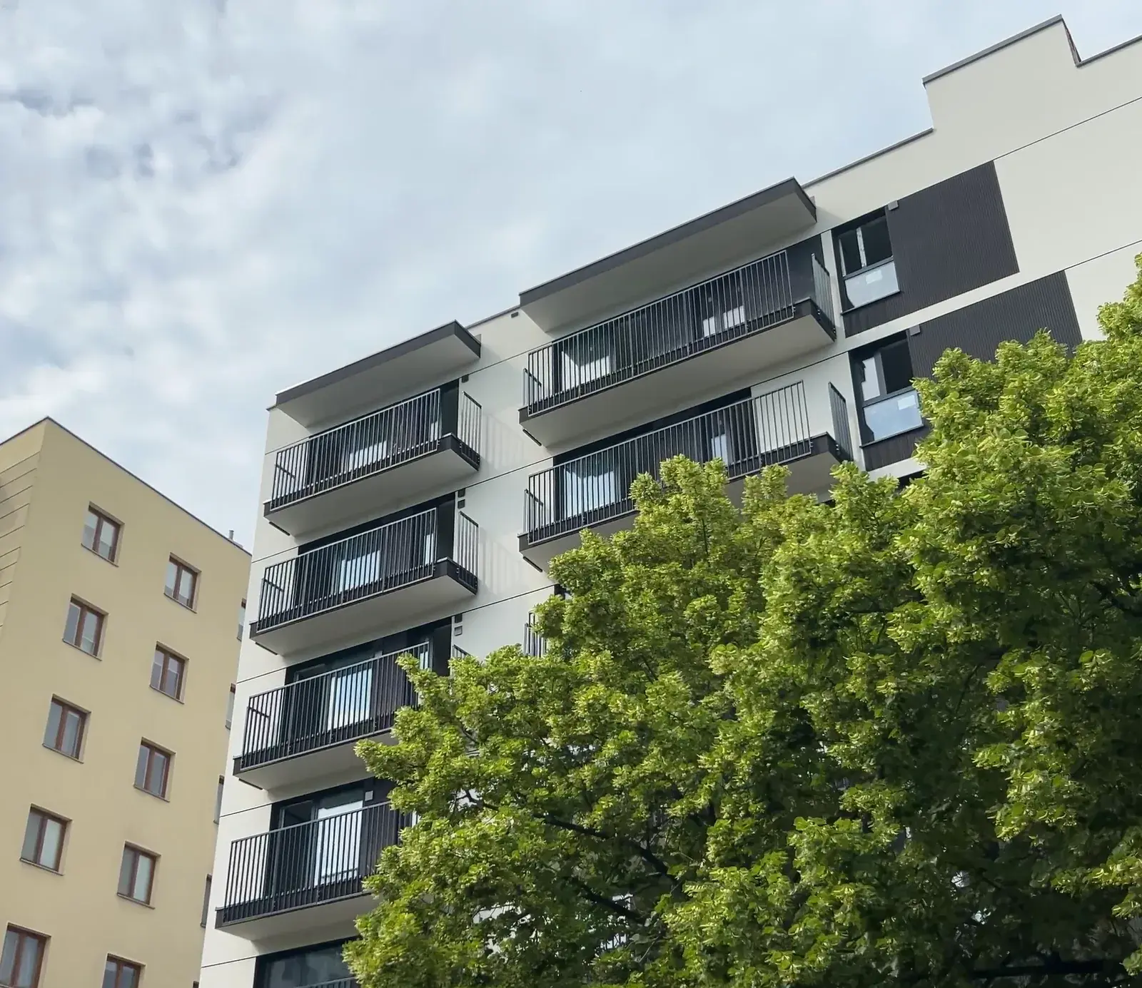 Balkony budynku Bogusławskiego 21